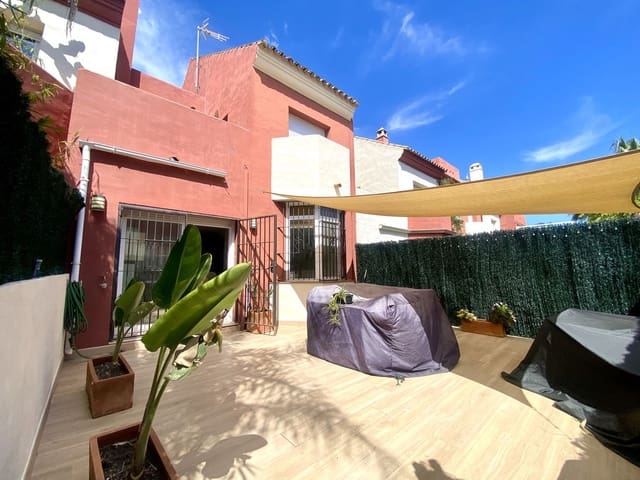 3 soveværelse Byhus til salg i Estepona med swimmingpool garage - € 555.000 (Ref: 10035128)