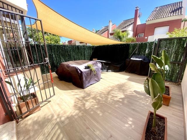 3 soveværelse Byhus til salg i Estepona med swimmingpool garage - € 555.000 (Ref: 10035128)