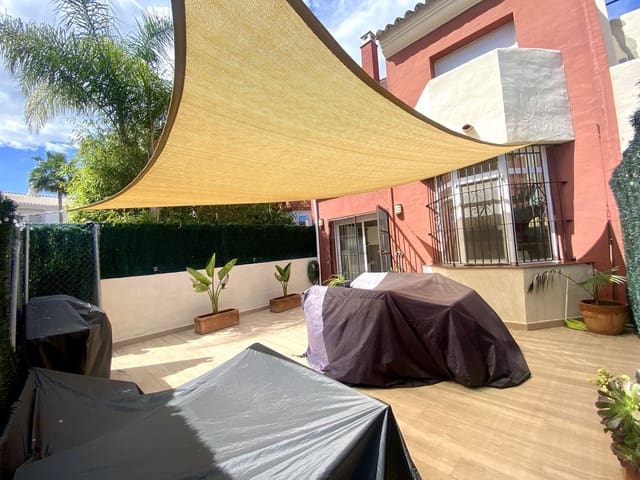 3 soveværelse Byhus til salg i Estepona med swimmingpool garage - € 555.000 (Ref: 10035128)
