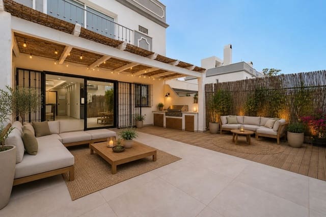 4 bedroom Townhouse for sale in Estepona with pool garage - € 629,000 (Ref: 10035335)