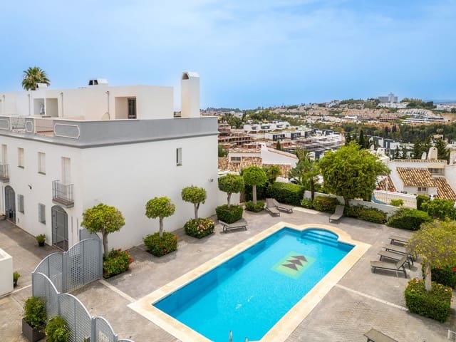 4 bedroom Townhouse for sale in Estepona with pool garage - € 629,000 (Ref: 10035335)