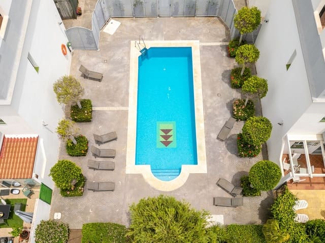 4 bedroom Townhouse for sale in Estepona with pool garage - € 629,000 (Ref: 10035335)