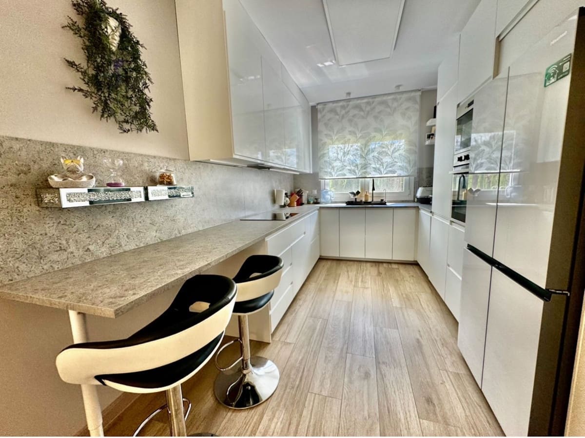 3 sypialnia Dom na sprzedaż w Miasto Madryt z basenem garażem - 795 000 € (Ref: 10035398)