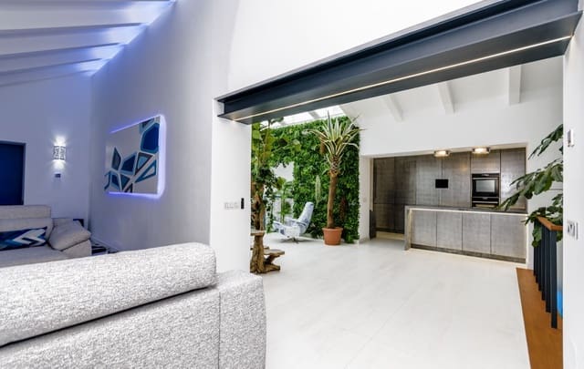 4 soveværelse Byhus til salg i Estepona med swimmingpool - € 1.350.000 (Ref: 10035419)