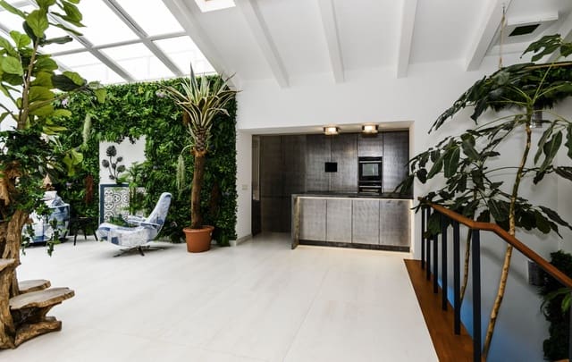 4 soveværelse Byhus til salg i Estepona med swimmingpool - € 1.350.000 (Ref: 10035419)