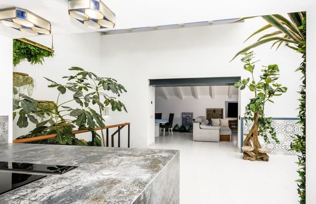 4 soveværelse Byhus til salg i Estepona med swimmingpool - € 1.350.000 (Ref: 10035419)