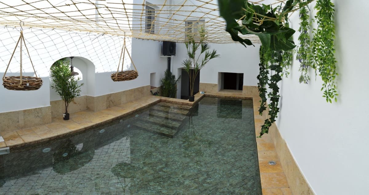 4 soveværelse Byhus til salg i Estepona med swimmingpool - € 1.350.000 (Ref: 10035419)
