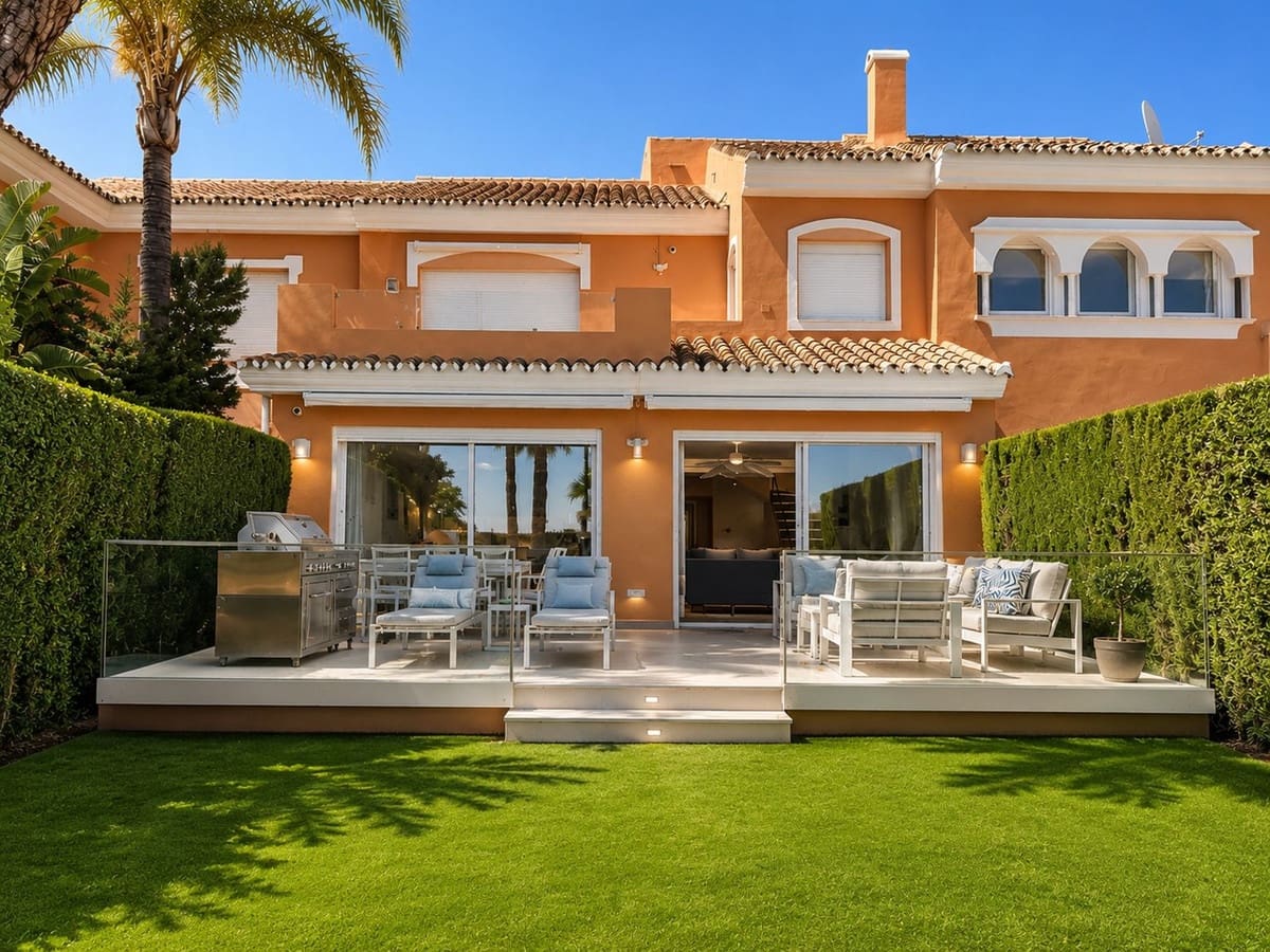 3 camera da letto Casa in vendita in New Golden Mile con piscina garage - 1.950.000 € (Rif: 10035466)