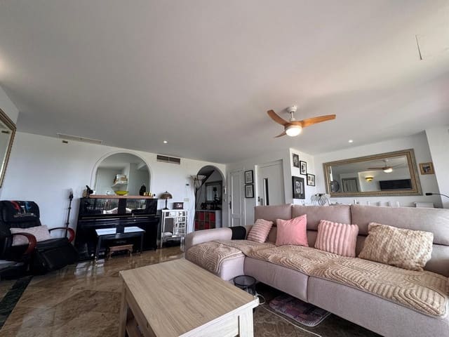 3 soveværelse Byhus til salg i Estepona med swimmingpool garage - € 595.000 (Ref: 10035561)