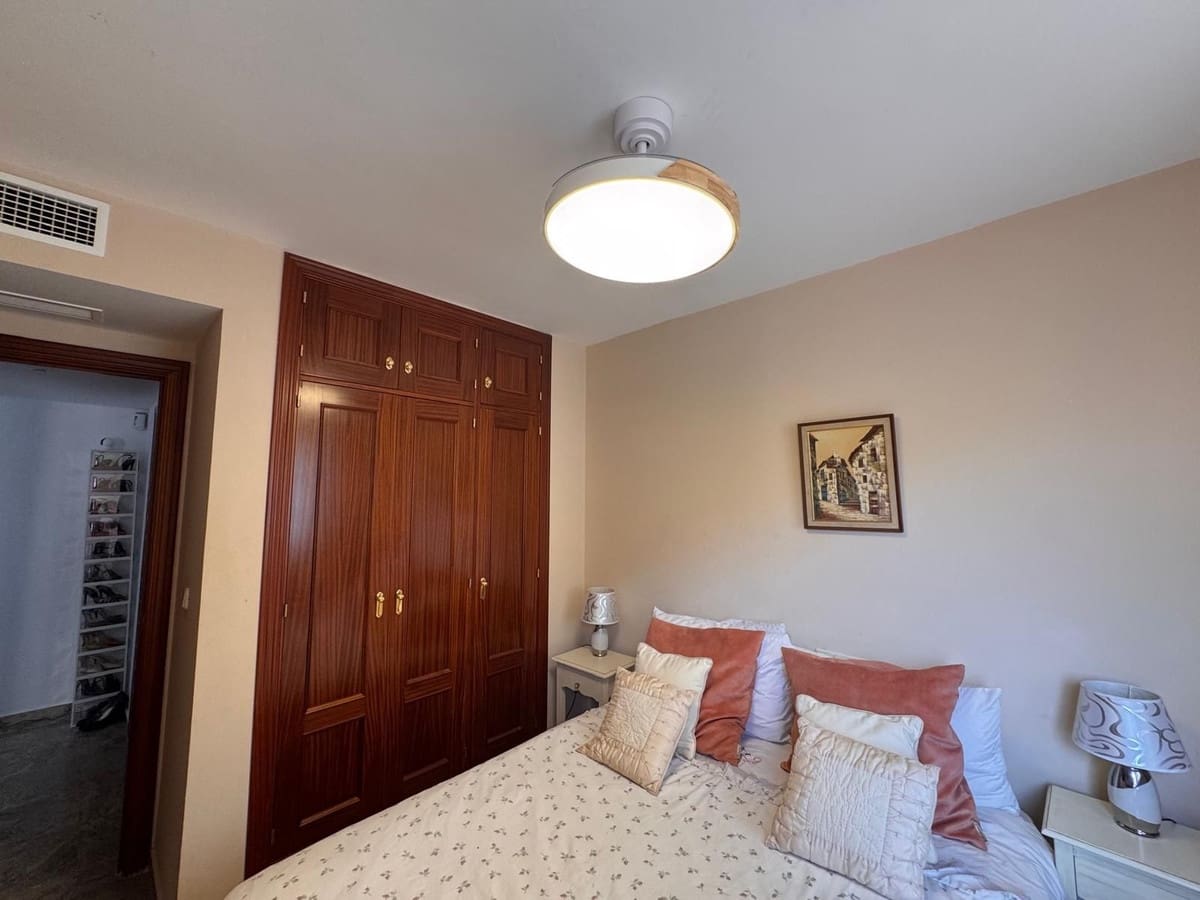 3 soveværelse Byhus til salg i Estepona med swimmingpool garage - € 595.000 (Ref: 10035561)