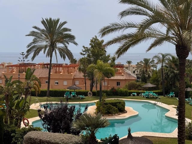 3 soveværelse Byhus til salg i Estepona med swimmingpool garage - € 595.000 (Ref: 10035561)