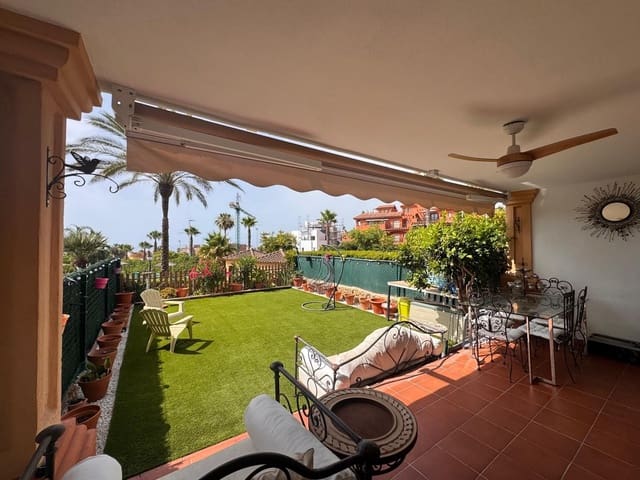 3 soveværelse Byhus til salg i Estepona med swimmingpool garage - € 595.000 (Ref: 10035561)