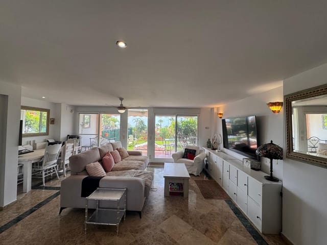 3 soveværelse Byhus til salg i Estepona med swimmingpool garage - € 595.000 (Ref: 10035561)