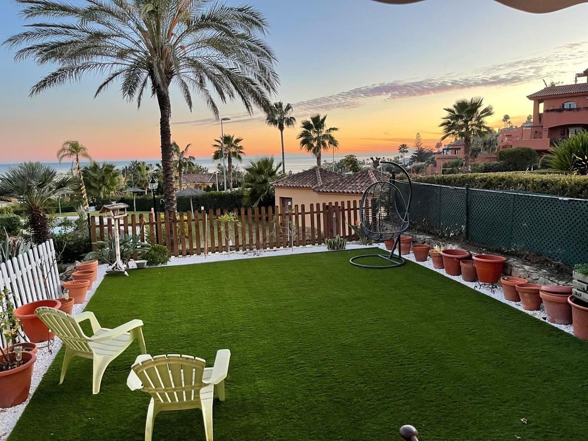 3 soveværelse Byhus til salg i Estepona med swimmingpool garage - € 595.000 (Ref: 10035561)