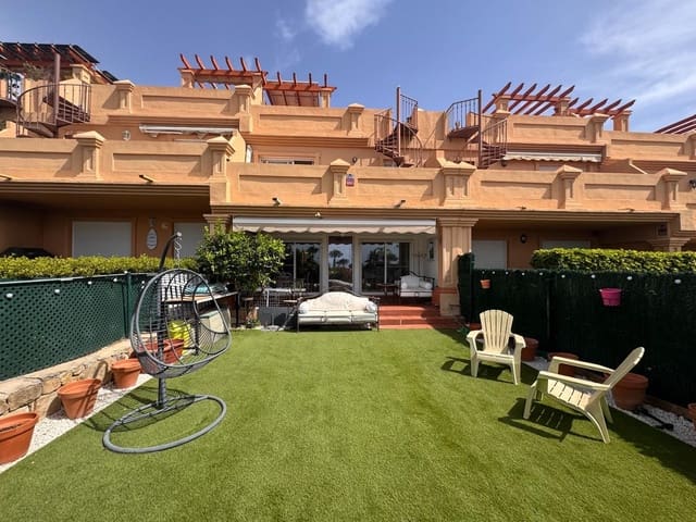 3 soveværelse Byhus til salg i Estepona med swimmingpool garage - € 595.000 (Ref: 10035561)
