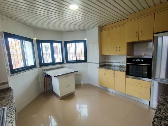 4 bedroom Townhouse for sale in Cancelada, Estepona - € 600,000 (Ref: 10035579)