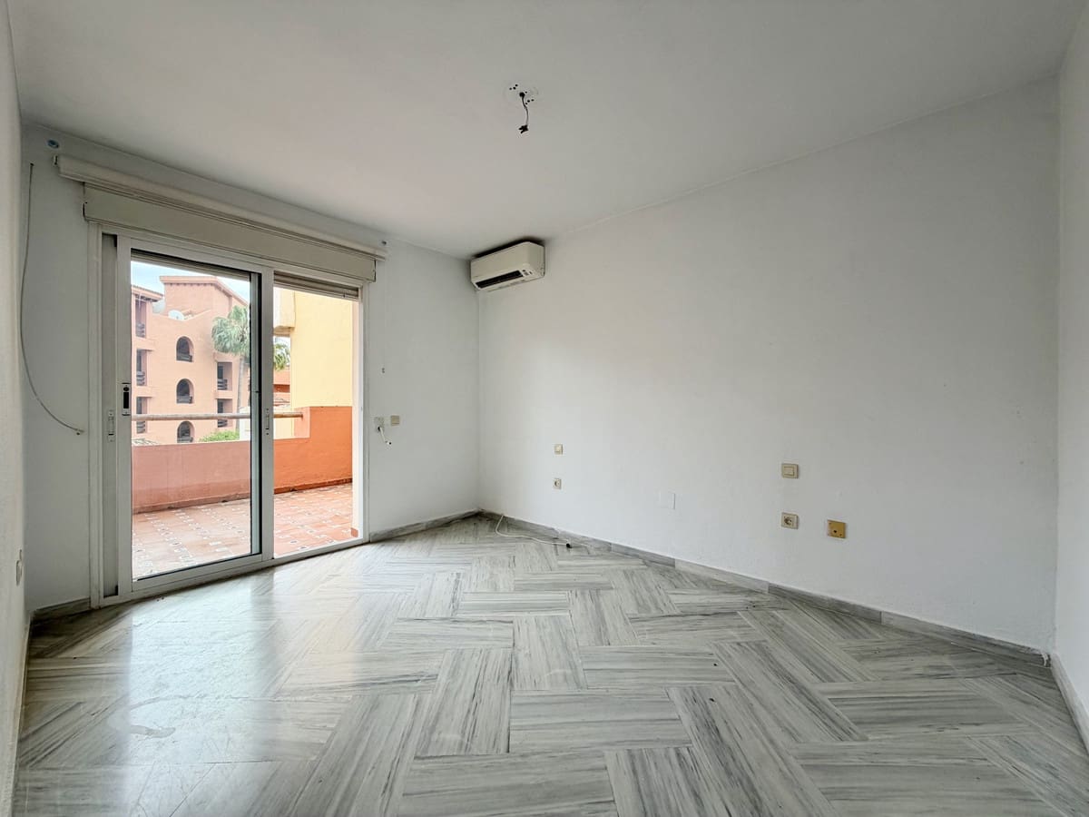 2 sypialnia Dom na sprzedaż w Estepona z basenem garażem - 699 000 € (Ref: 10035586)