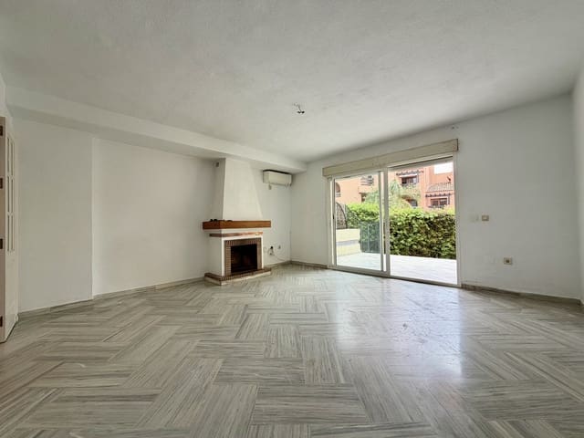 2 sypialnia Dom na sprzedaż w Estepona z basenem garażem - 699 000 € (Ref: 10035586)