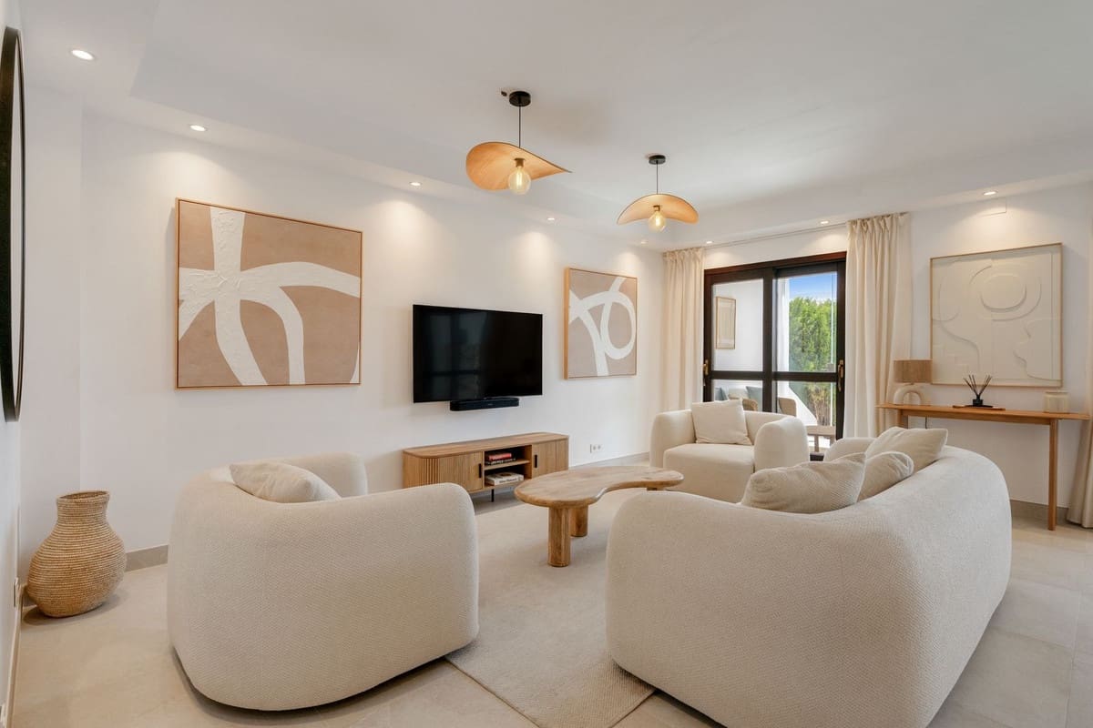 4 bedroom Townhouse for sale in Estepona with pool garage - € 750,000 (Ref: 10035594)
