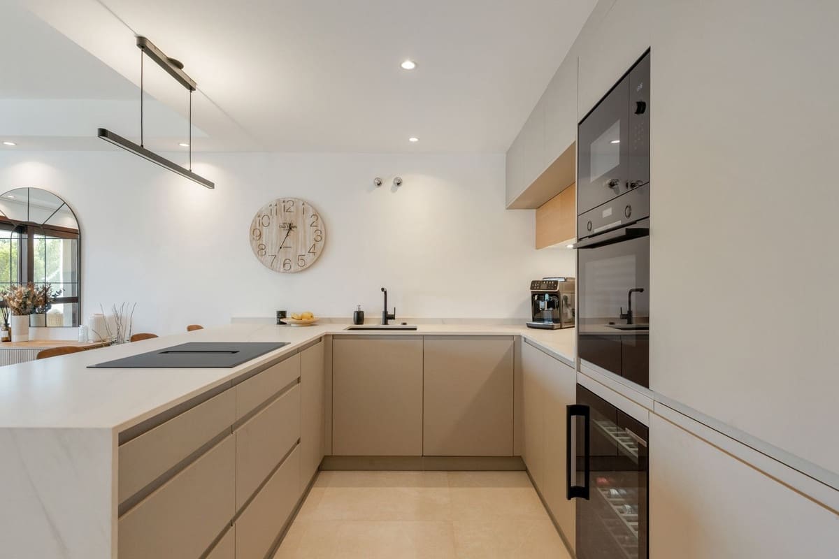 4 bedroom Townhouse for sale in Estepona with pool garage - € 750,000 (Ref: 10035594)