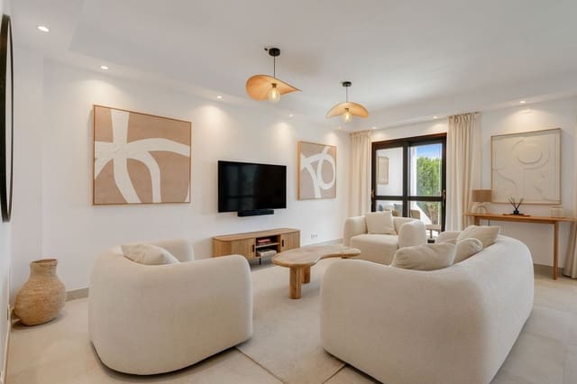 4 bedroom Townhouse for sale in Estepona with pool garage - € 750,000 (Ref: 10035594)