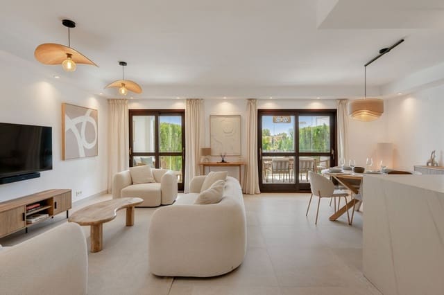 4 bedroom Townhouse for sale in Estepona with pool garage - € 750,000 (Ref: 10035594)