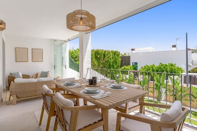4 bedroom Townhouse for sale in Estepona with pool garage - € 750,000 (Ref: 10035594)