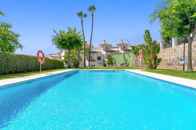 4 bedroom Townhouse for sale in Estepona with pool garage - € 750,000 (Ref: 10035594)