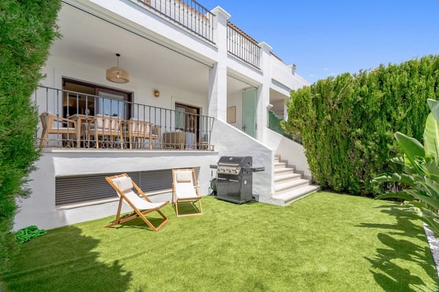 4 bedroom Townhouse for sale in Estepona with pool garage - € 750,000 (Ref: 10035594)