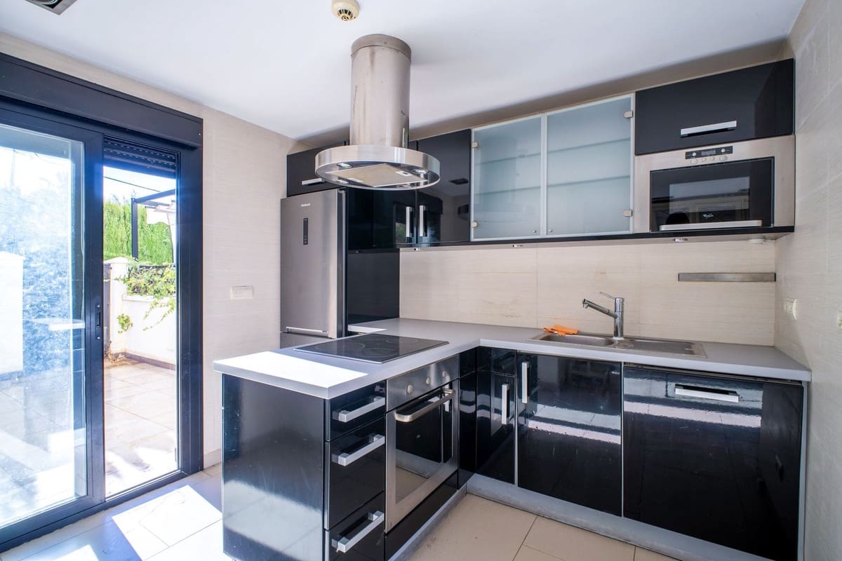 4 bedroom Townhouse for sale in Estepona with pool garage - € 750,000 (Ref: 10035595)