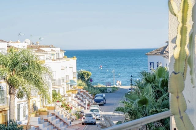 4 bedroom Townhouse for sale in Estepona with pool garage - € 750,000 (Ref: 10035595)