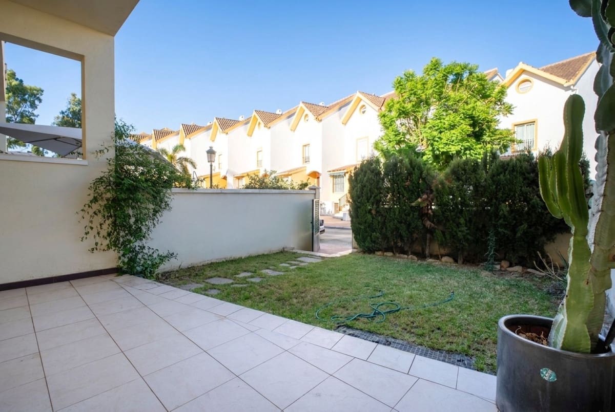4 bedroom Townhouse for sale in Estepona with pool garage - € 750,000 (Ref: 10035595)