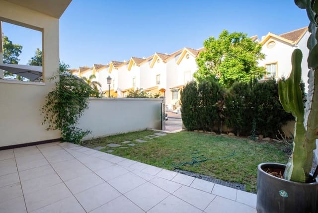 4 bedroom Townhouse for sale in Estepona with pool garage - € 750,000 (Ref: 10035595)