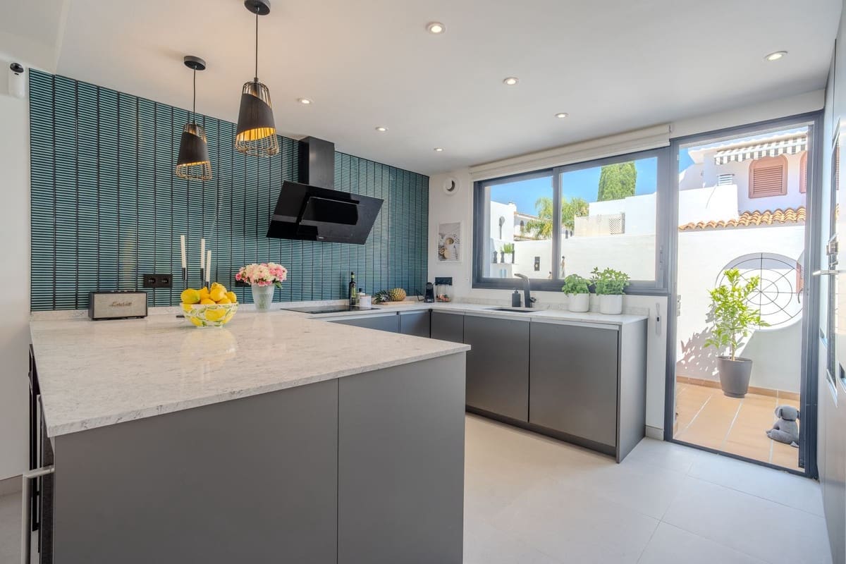 4 slaapkamer Huis te koop in Costalita met zwembad - € 750.000 (Ref: 10038947)