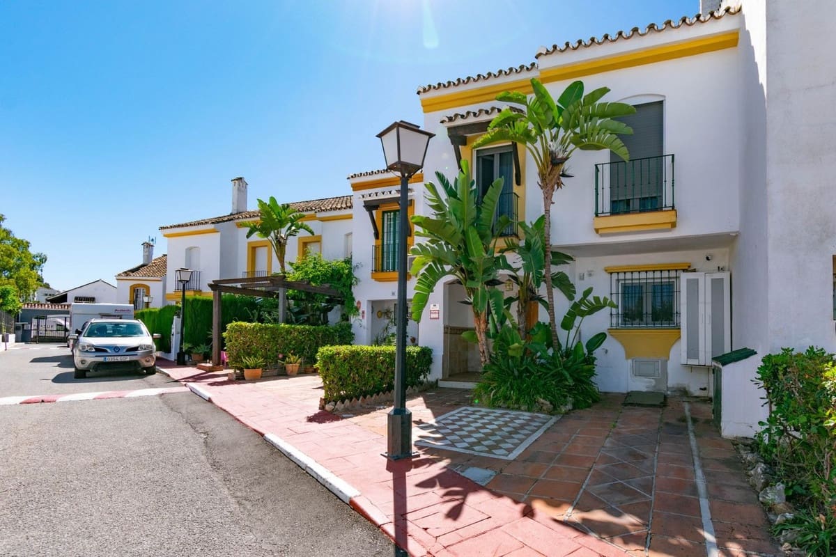 3 slaapkamer Huis te koop in Estepona met zwembad - € 449.000 (Ref: 10038949)