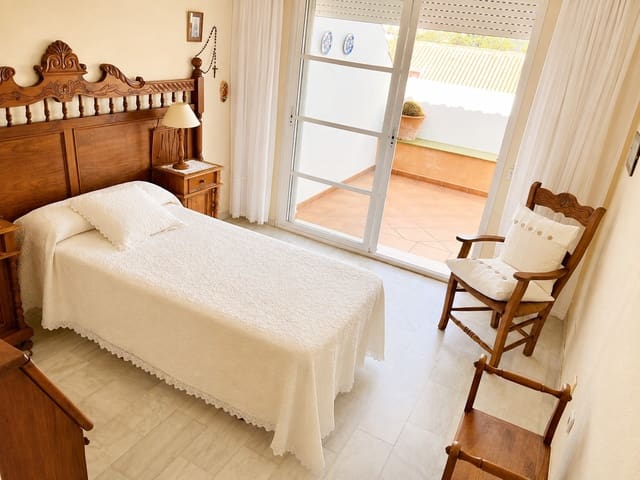 3 bedroom Townhouse for sale in Estepona with pool garage - € 490,000 (Ref: 10038957)