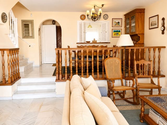 3 bedroom Townhouse for sale in Estepona with pool garage - € 490,000 (Ref: 10038957)