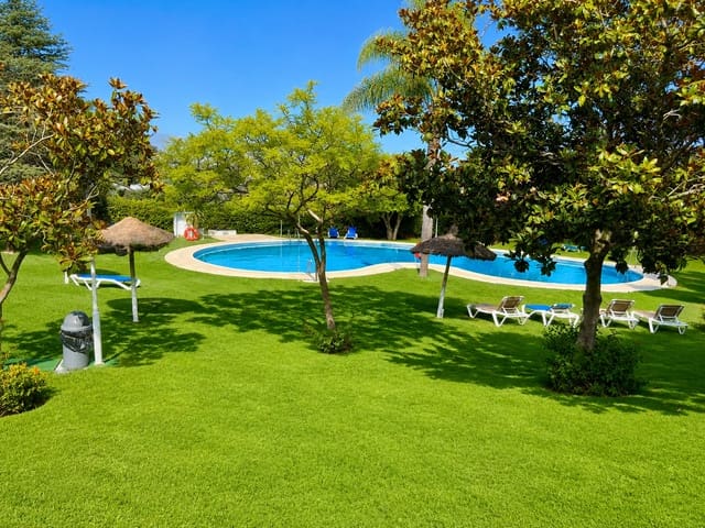 3 bedroom Townhouse for sale in Estepona with pool garage - € 490,000 (Ref: 10038957)