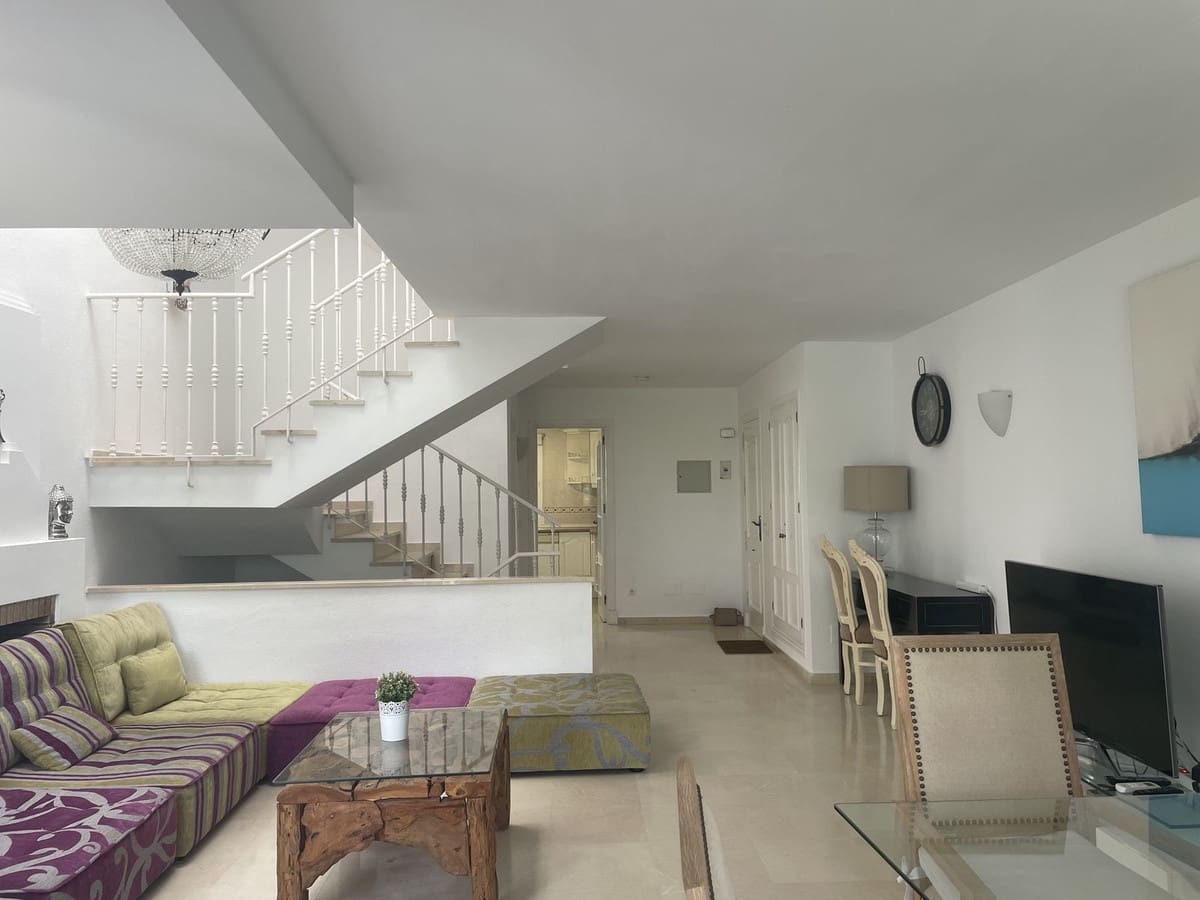 3 bedroom Townhouse for sale in Estepona with pool - € 775,000 (Ref: 10038963)