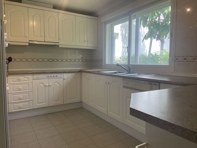 3 bedroom Townhouse for sale in Estepona with pool - € 775,000 (Ref: 10038963)