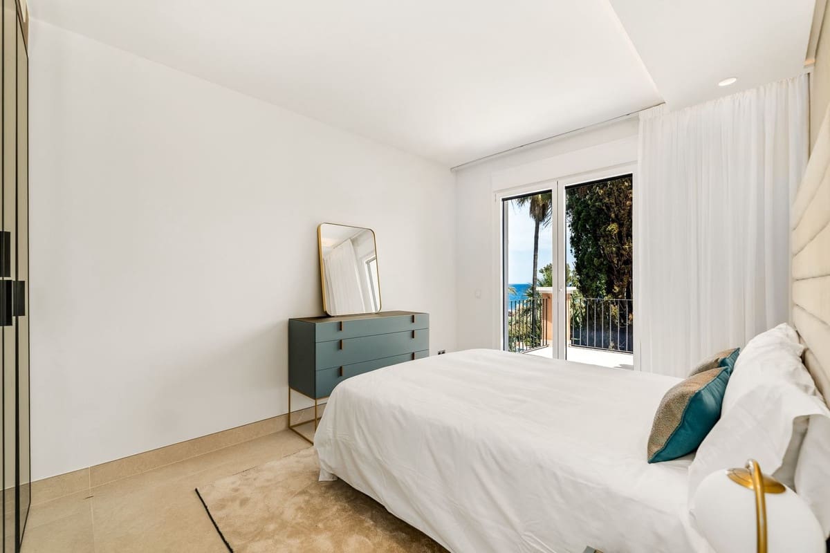 4 soverom Hus til salgs i New Golden Mile med svømmebasseng garasje - € 2 100 000 (Ref: 10039290)