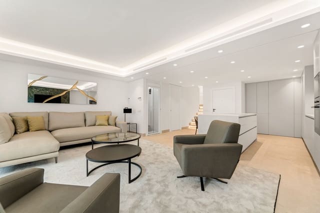 4 makuuhuone Omakotitalo myytävänä paikassa New Golden Mile, Estepona mukana uima-altaan 
autotalli - 2 100 000 € (Ref: 10039290)