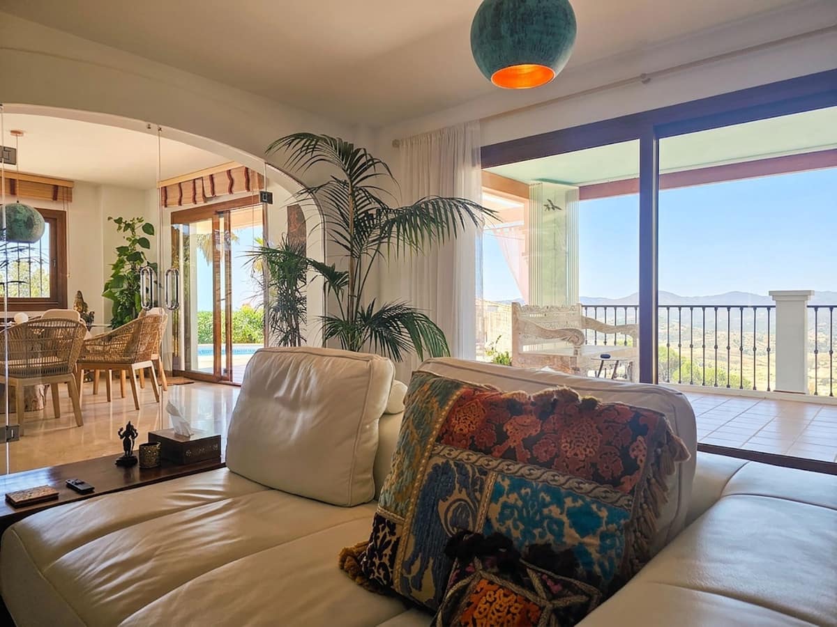 4 bedroom Villa for sale in Mijas with pool garage - € 1,400,000 (Ref: 10041906)