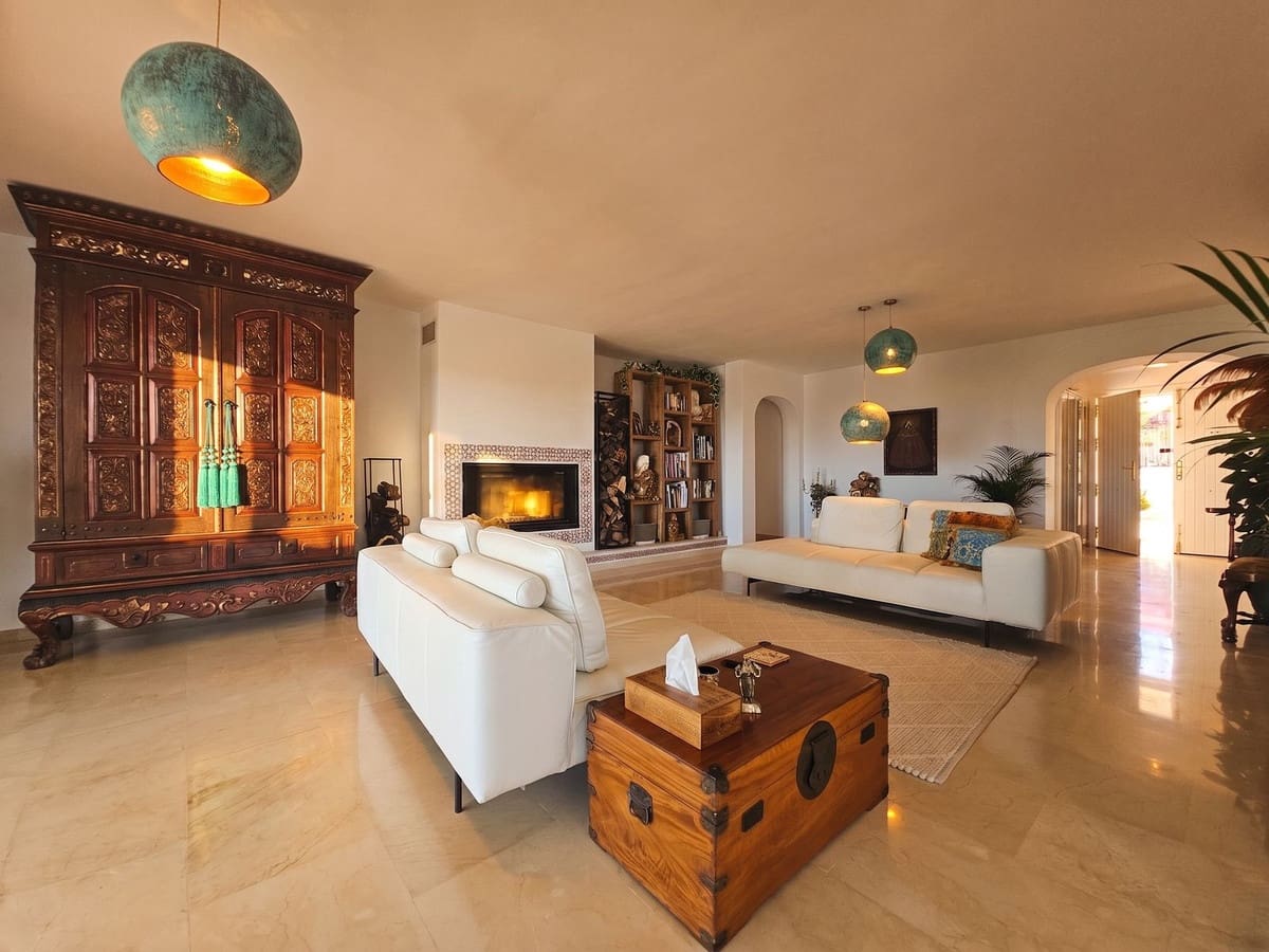 4 bedroom Villa for sale in Mijas with pool garage - € 1,400,000 (Ref: 10041906)