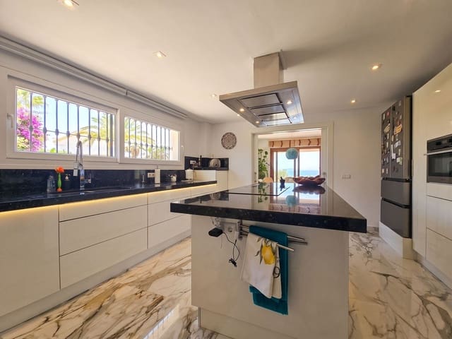 4 bedroom Villa for sale in Mijas with pool garage - € 1,400,000 (Ref: 10041906)