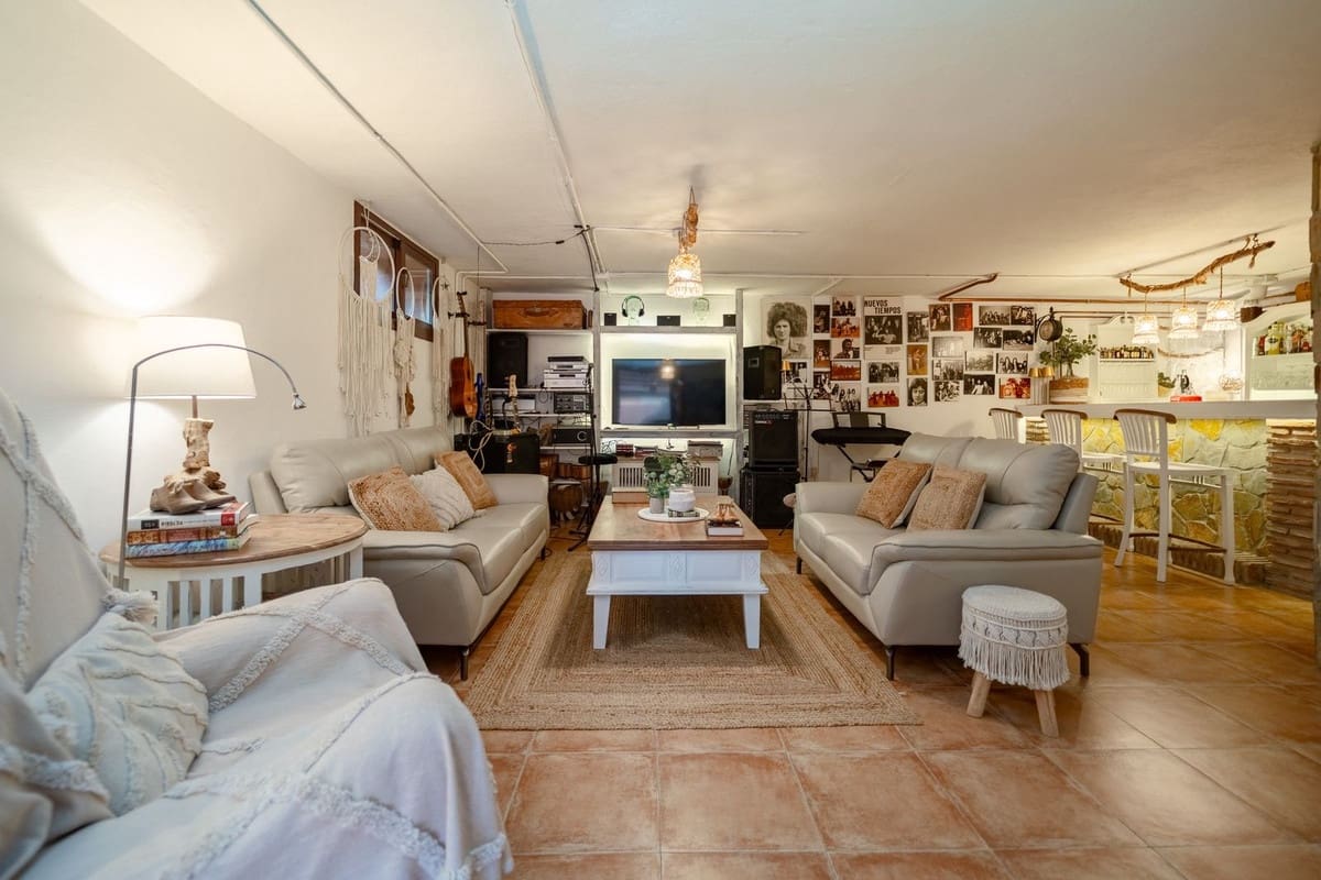 4 sovrum Villa till salu i Mijas Costa med pool garage - 1 440 000 € (Ref: 10043256)