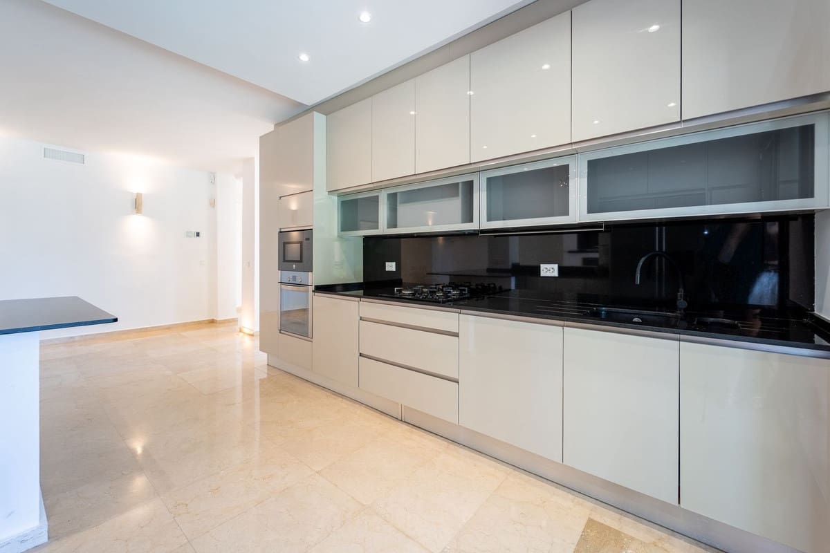 5 slaapkamer Villa te koop in El Rosario met zwembad garage - € 1.995.000 (Ref: 10043583)
