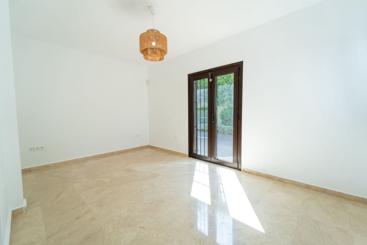5 slaapkamer Villa te koop in El Rosario met zwembad garage - € 1.995.000 (Ref: 10043583)