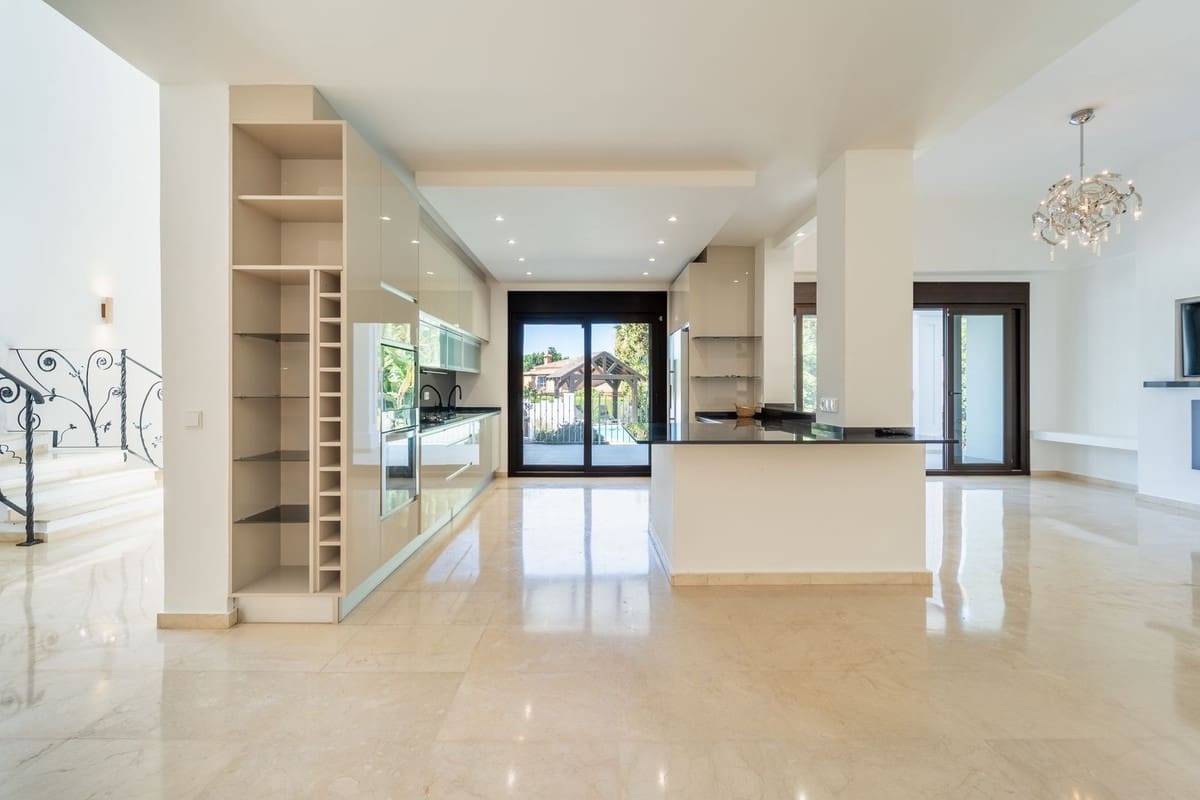 5 slaapkamer Villa te koop in El Rosario met zwembad garage - € 1.995.000 (Ref: 10043583)