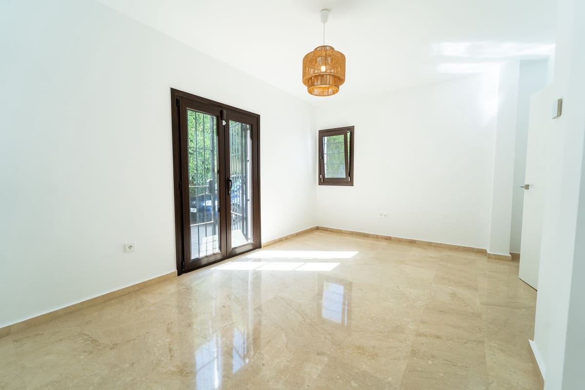 5 slaapkamer Villa te koop in El Rosario met zwembad garage - € 1.995.000 (Ref: 10043583)